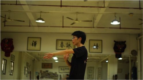 咏春拳寻桥,女子出手干净利落,最直接的防身技术,梁家铭弟子