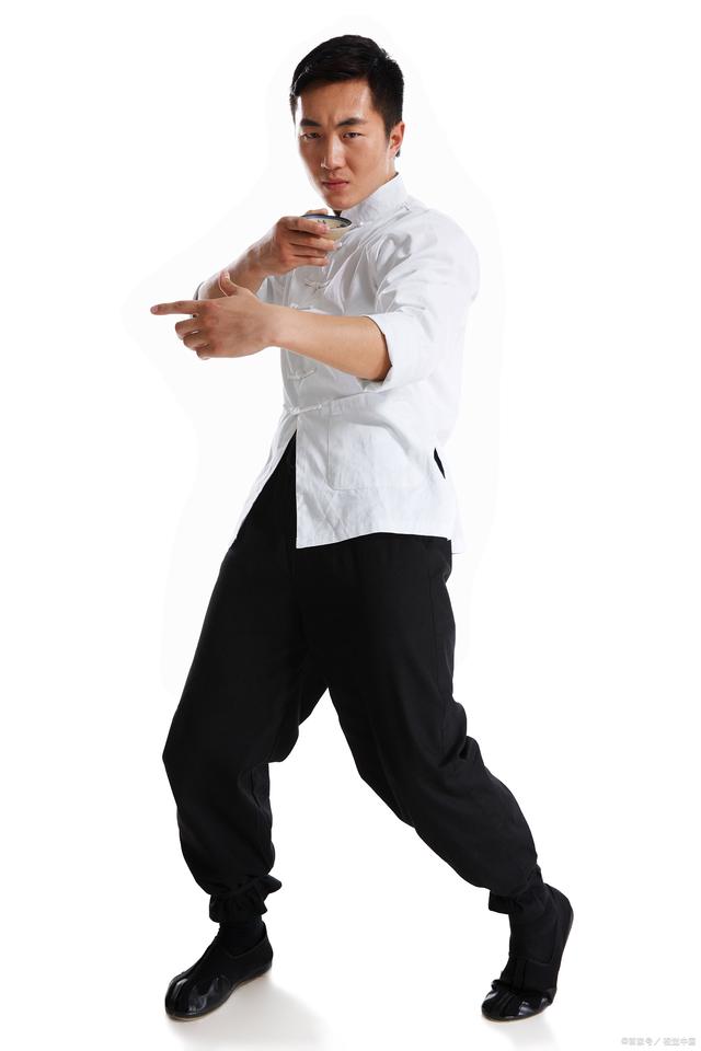 太极拳推手与咏春拳碌手和摸桥的异同分析